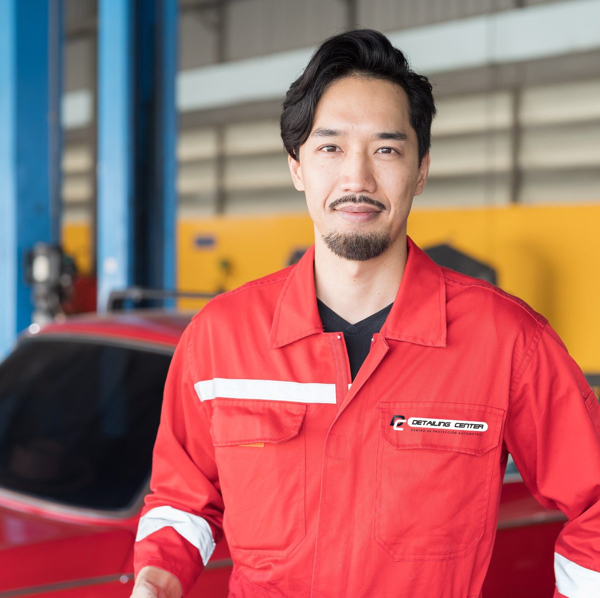 Técnico de Detailing Center en el taller